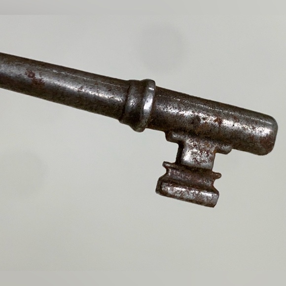 c. 1900 Antique Michigan Industrial Commercial Solid Barrel Skeleton Key - Picture 8 of 14